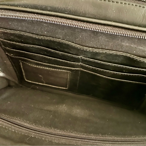 Esprit black crossbody Vegan! - Picture 5 of 9